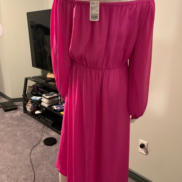 Fushia of the shoulder dress - Picture 4 of 4